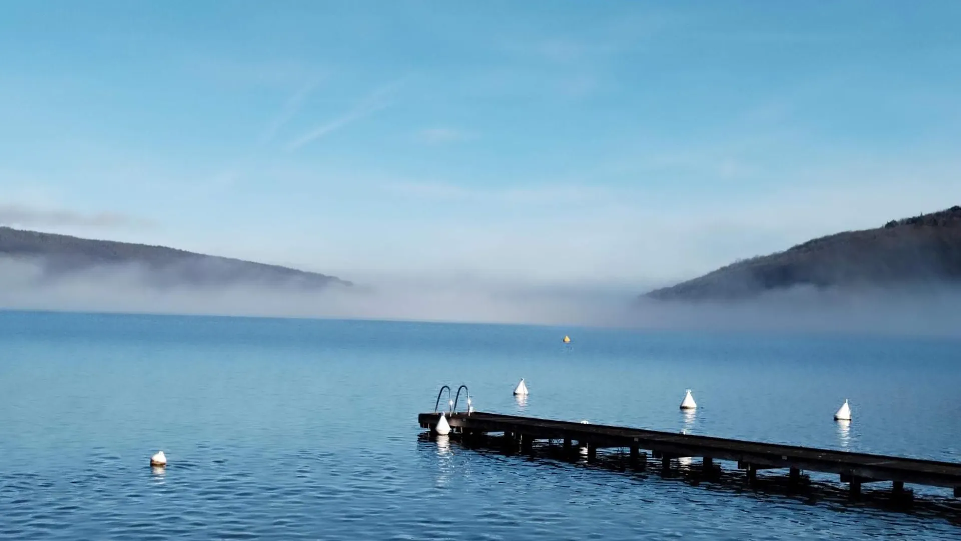 شقة Superbe Duplex Les Pieds Dans L'Eau Vue Lac Et Chateau Avec Plage Et Parking Prives دْوا فرنسا